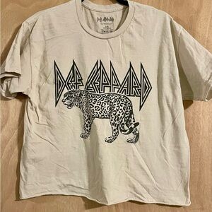 EUC size Large Def Leppard Graphic T-Shirt